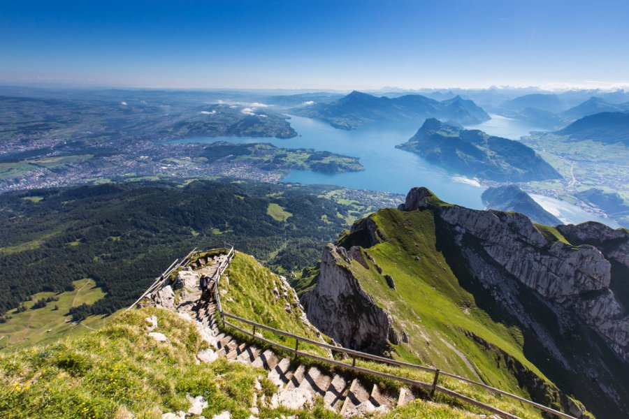 Vue des Alpes suisses depuis le mont Pilatus. (© Udompeter - Shutterstock.com))