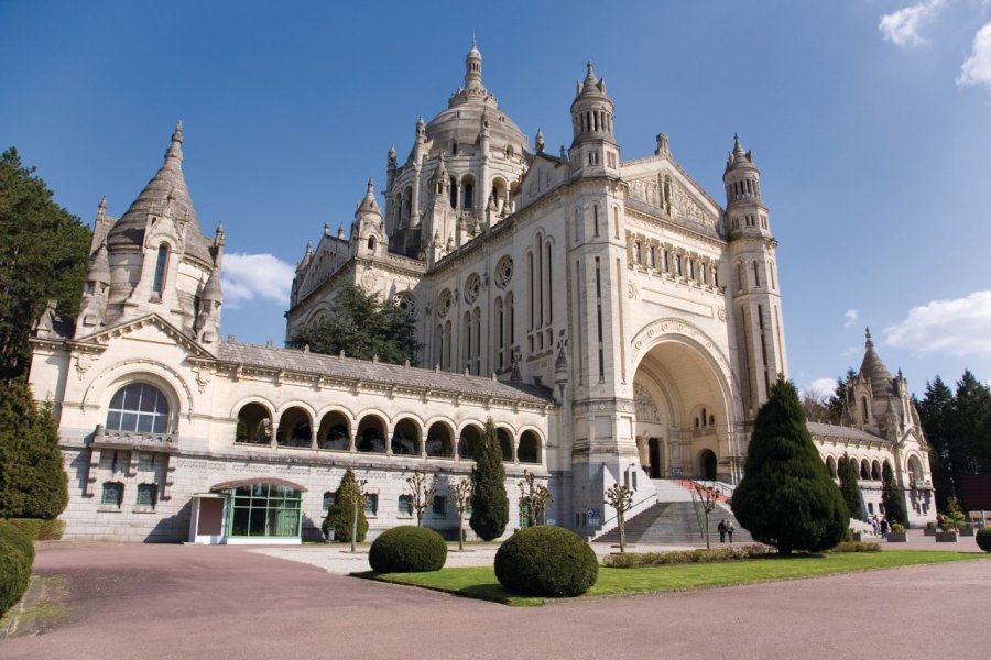 La basilique de Lisieux Laurent Renault - Fotolia