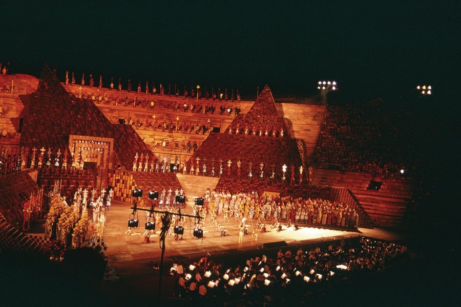 Spectacle dans les arènes de Vérone. Alfredo VENTURI - Iconotec