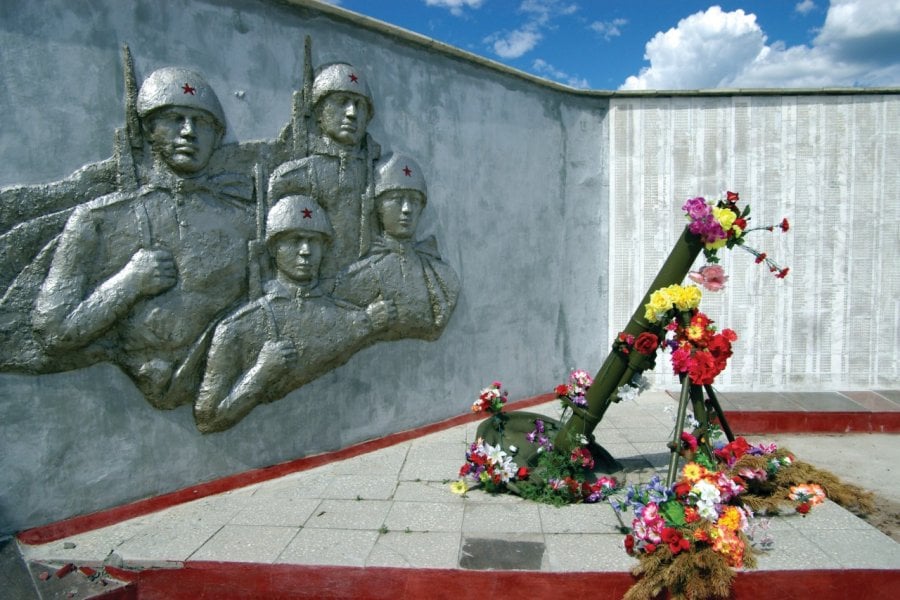 Monument dédié à la Seconde Guerre Mondiale (© Stéphan SZEREMETA))
