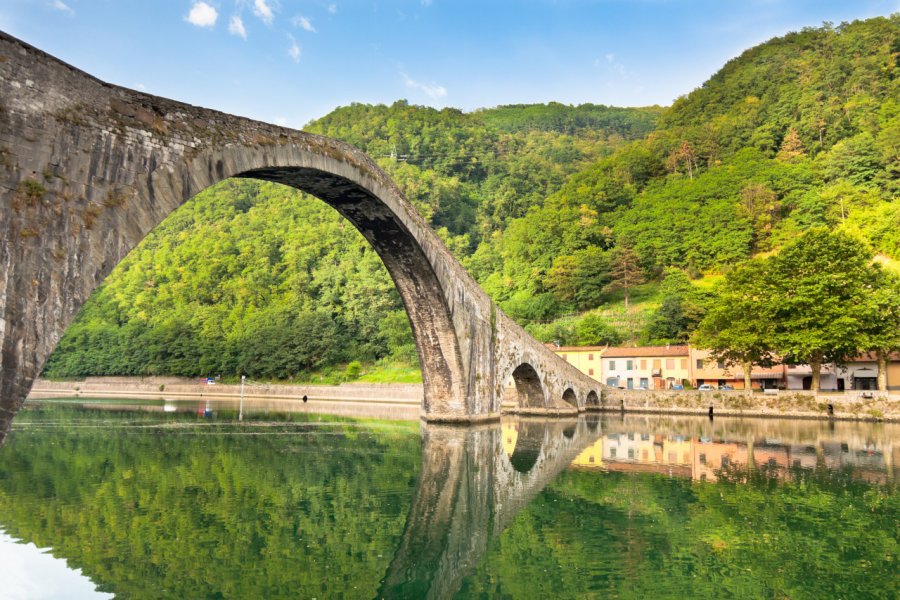 Ponte del Diavolo, Bagni di Lucca. Dvoevnore / Shutterstock.com