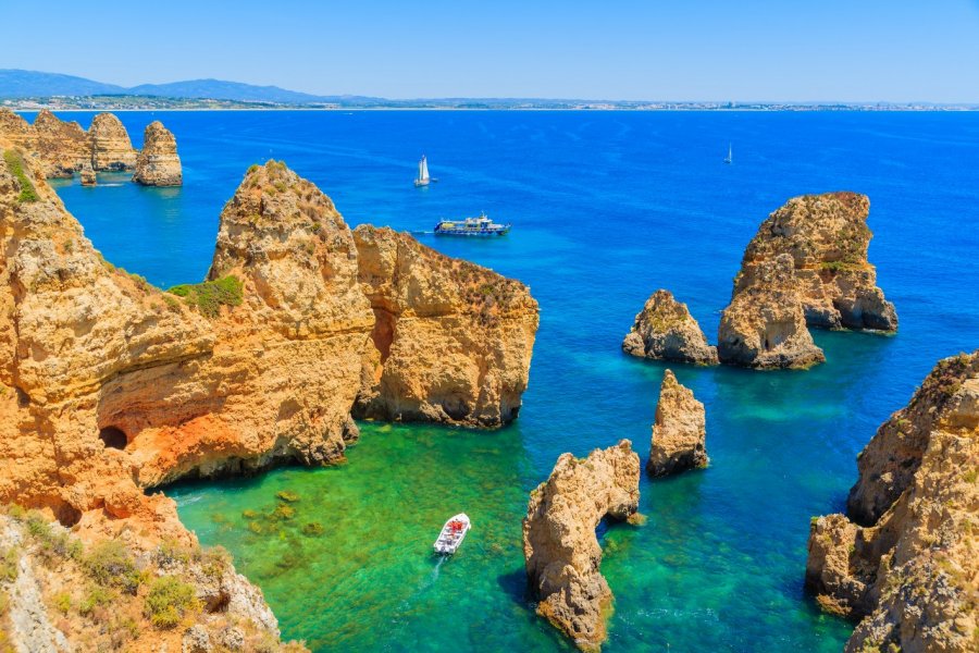 Ponta da Piedade, Algarve. Pawel Kazmierczak - Shutterstock.com