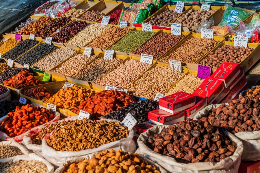 Marché à Bichkek. Matyas Rehak - shutterstock.com