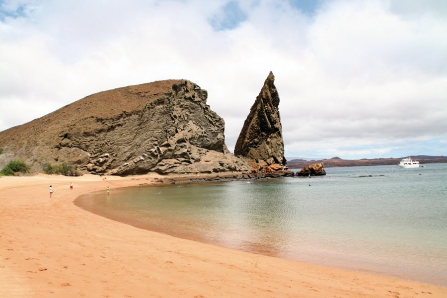 La plage de l'île Bartolomé aux eaux chaudes et poissons abondants. Stéphan SZEREMETA