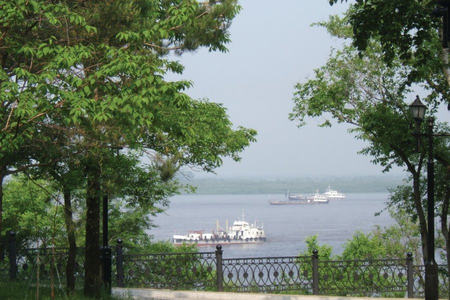 Parc du centre-ville dominant le fleuve Amour Stéphan SZEREMETA