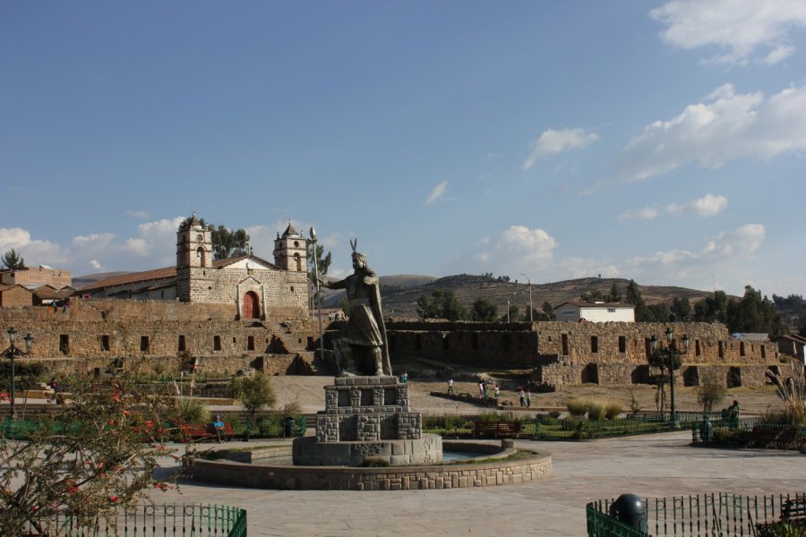 Statue de l'empeureur Inca Tupac Yupanqui, Vilcashuaman. François BRIANCON