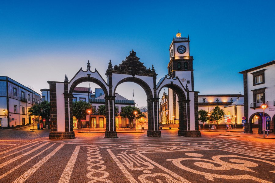 Portas da Cidade de Ponta Delgada. sack - iStockphoto.com