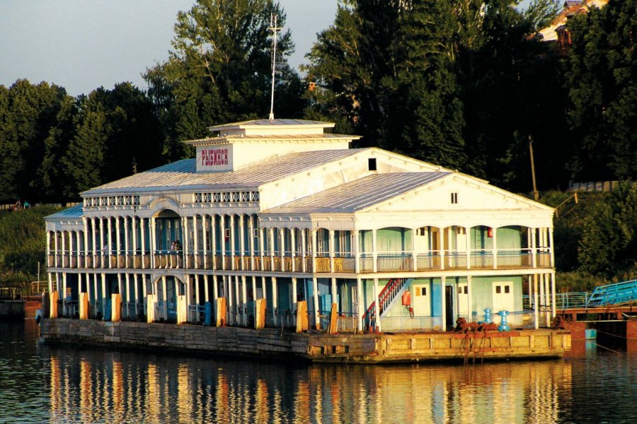 Embarcadère sur la Volga. Stéphan SZEREMETA