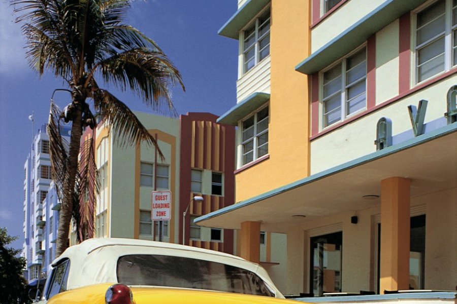 Voiture américaine sur Ocean Drive, Miami Beach. (© Siegfried Stoltzfuss - Iconotec))