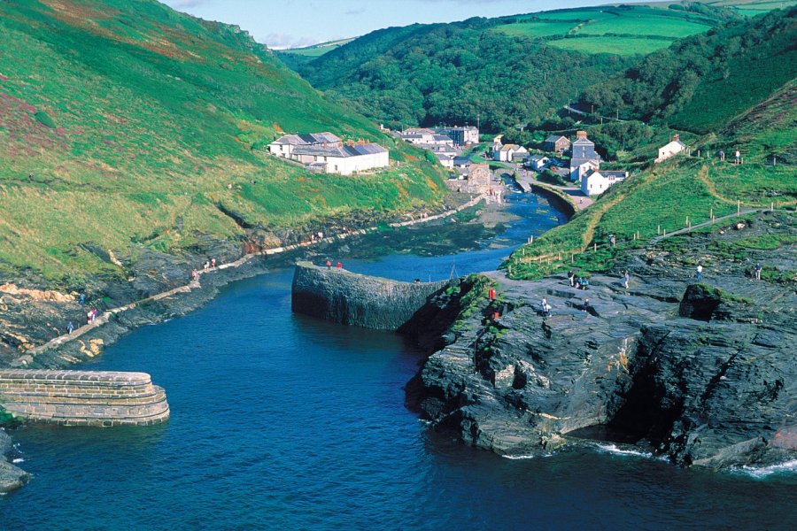 Le village de Boscastle et son port naturel. Alamer - Iconotec