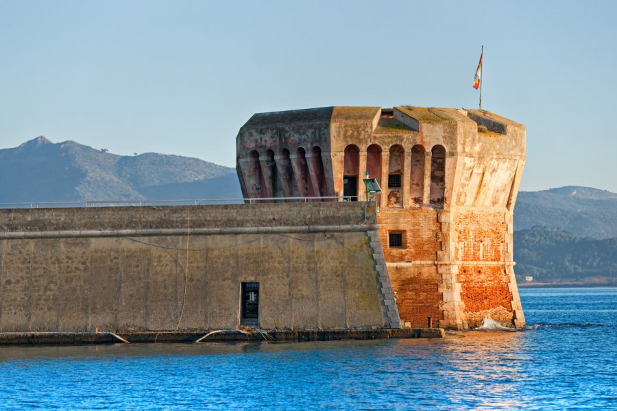 Tour de Linguella à Portoferraio. Luciano Mortula - Shutterstock.com