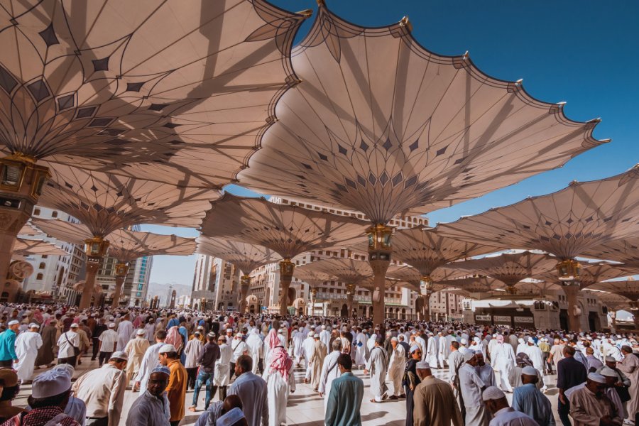 Parasols géants, Mosquée du Prophète. ArisSu - iStockphoto.com