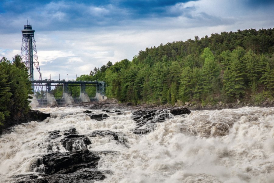 Les chutes de Shawinigan. helenecanada