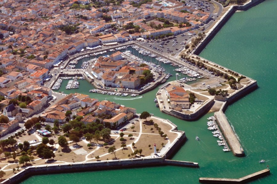 Le port de Saint-Martin-de-Ré Grégory CEDENOT - Fotolia