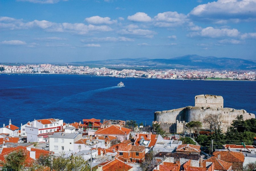 Vue sur Canakkale et Kilitbahir Pier. Cemagraphics - iStockphoto