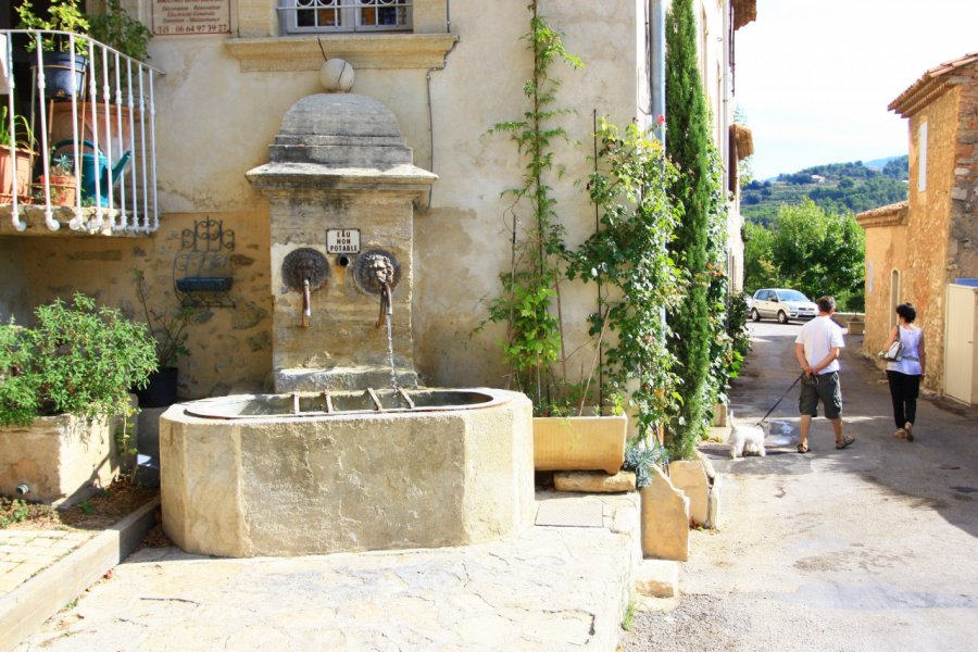 Fontaine au Barroux. HOCQUEL Alain - Coll. CDT Vaucluse