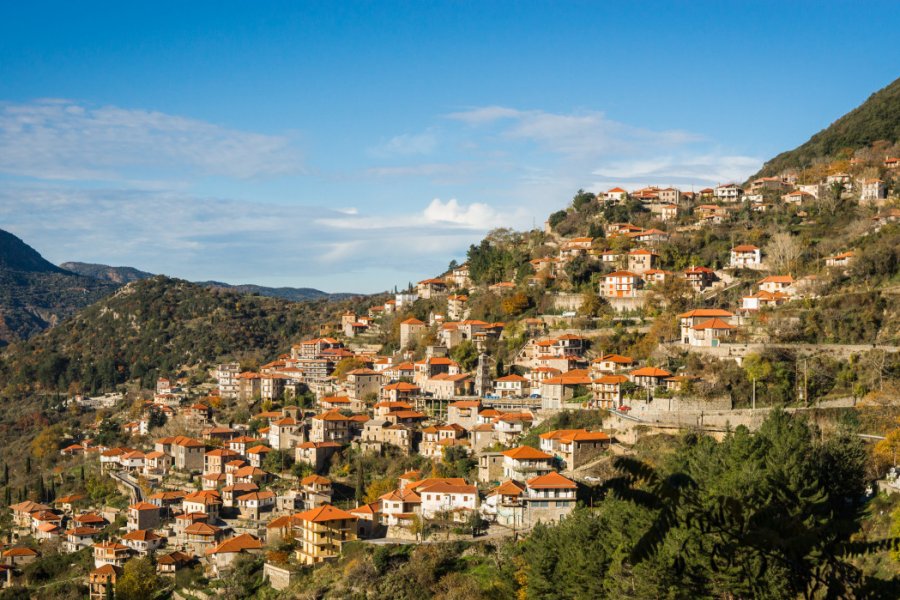 Langadia, village adossé aux colines. siete_vidas1 / Adobe Stock
