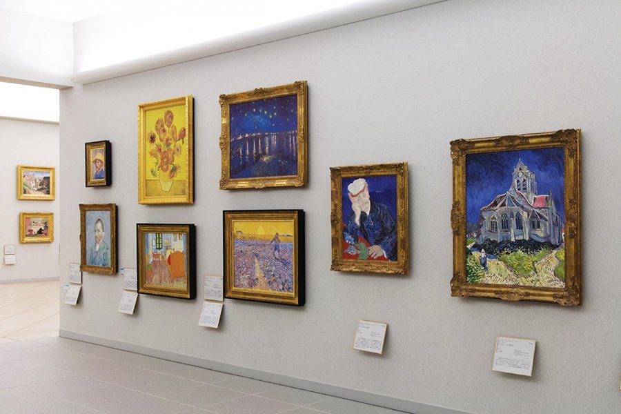 Les oeuvres de Van Gogh en céramique au musée Otsuka.)
