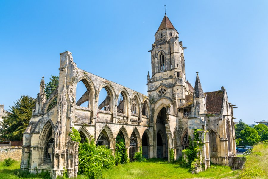 L'église Saint-Etienne-le-Vieux. Leonid Andronov - Shutterstock.com