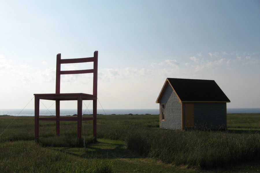 Oeuvre insolite sur l'île du Cap aux Meules, Îles de la Madeleine. Valérie FORTIER