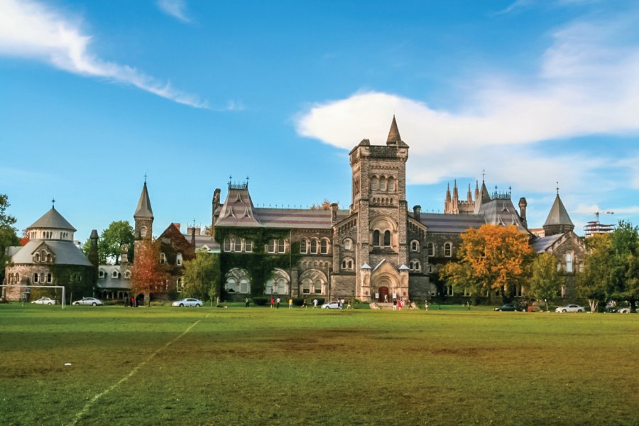 Université de Toronto, visible à l'écran dans le film Good Will Hunting. Spondylolithesis - iStockphoto.com