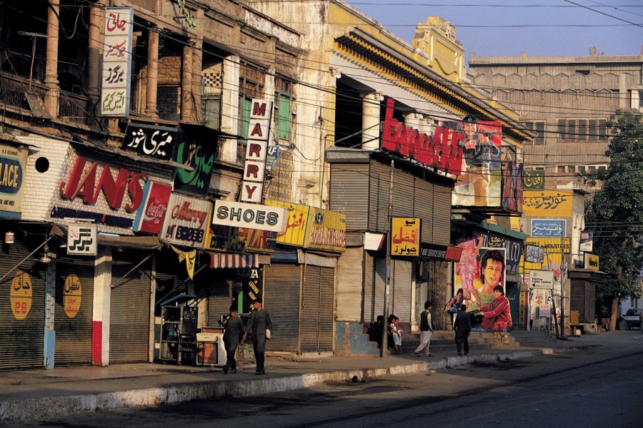 Boutiques du centre-ville. Hervé Bernard - Iconotec