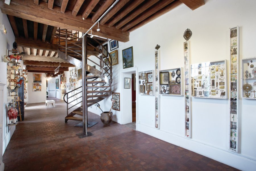 Hall Collection Selz-Taillandier - Objets Populaires. MUSÉE DES ARTS NAIFS ET POPULAIRES DE NOYERS
