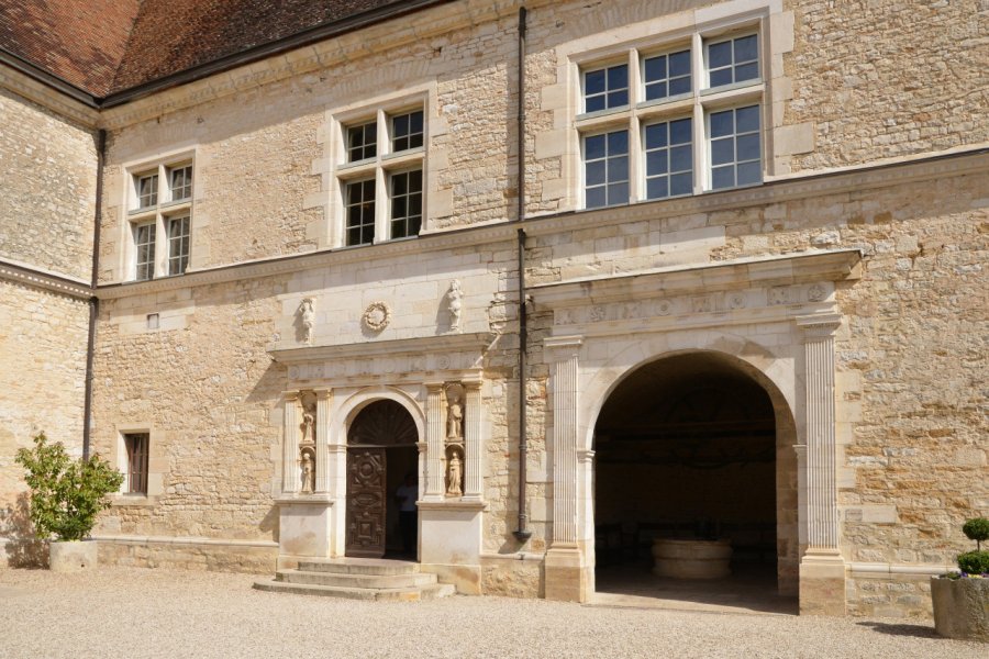 La pierre de Bourgogne dont est construit le château du Clos de Vougeot. Pack-Shot - Shutterstock.com