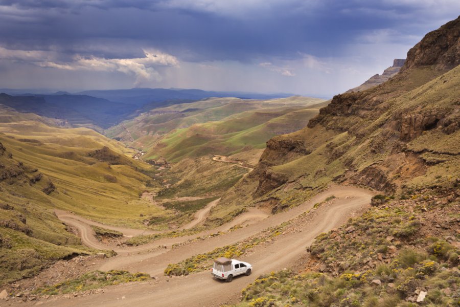 Sani Pass. Sara Winter - Shutterstock.com