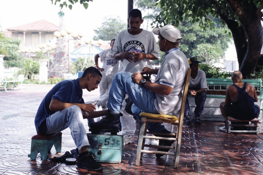 Cireurs de chaussures au parc central. Author's Image