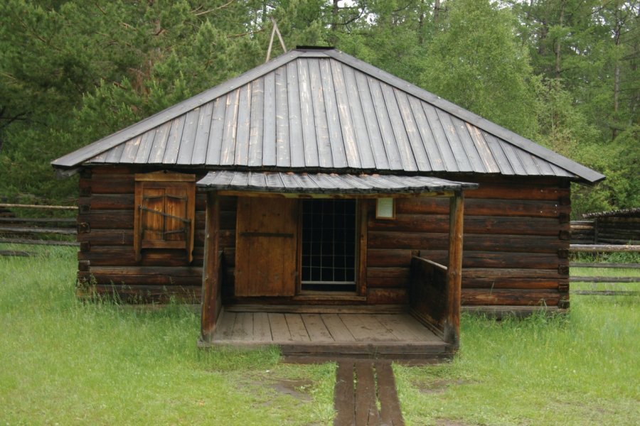 Musée ethnographique, maison en bois typique de Sibérie Stéphan SZEREMETA