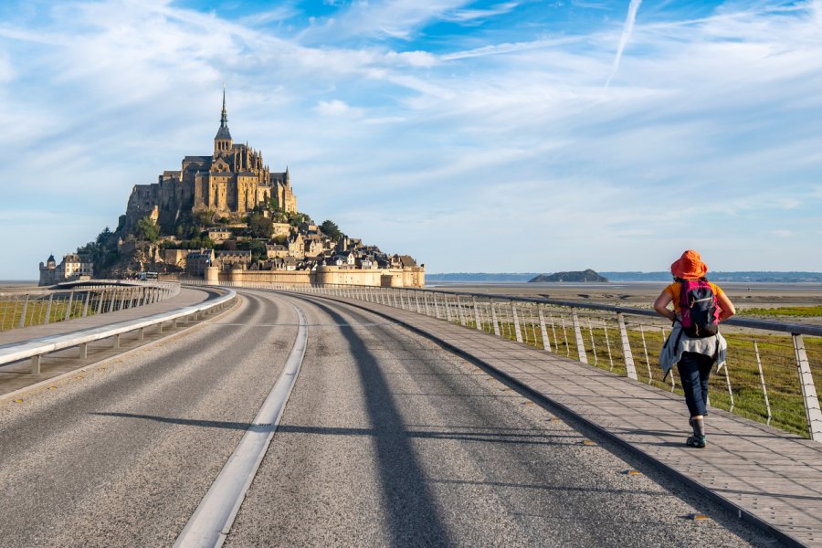 Randonnée vers le Mont-Saint-Michel. (© Satur - Shutterstock.com))