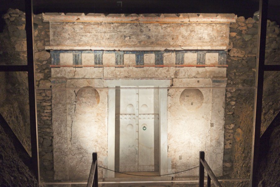 Ancienne tombe macédonienne du roi Philippe II. Panos Karas - Shutterstock.com