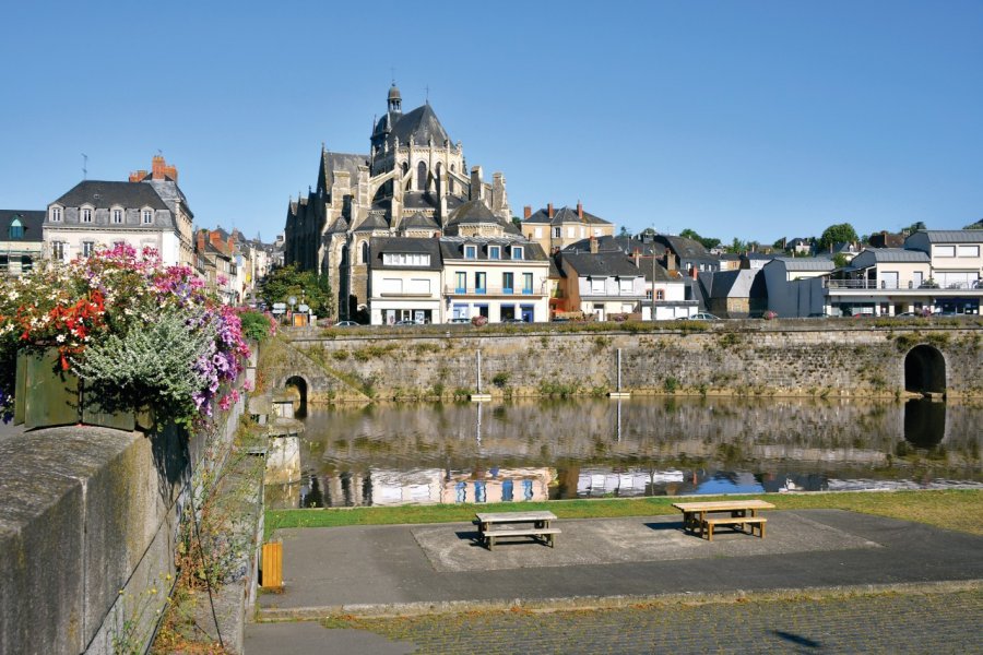 Basilique Notre-Dame-des-Miracles de Mayenne. Musat - iStockphoto