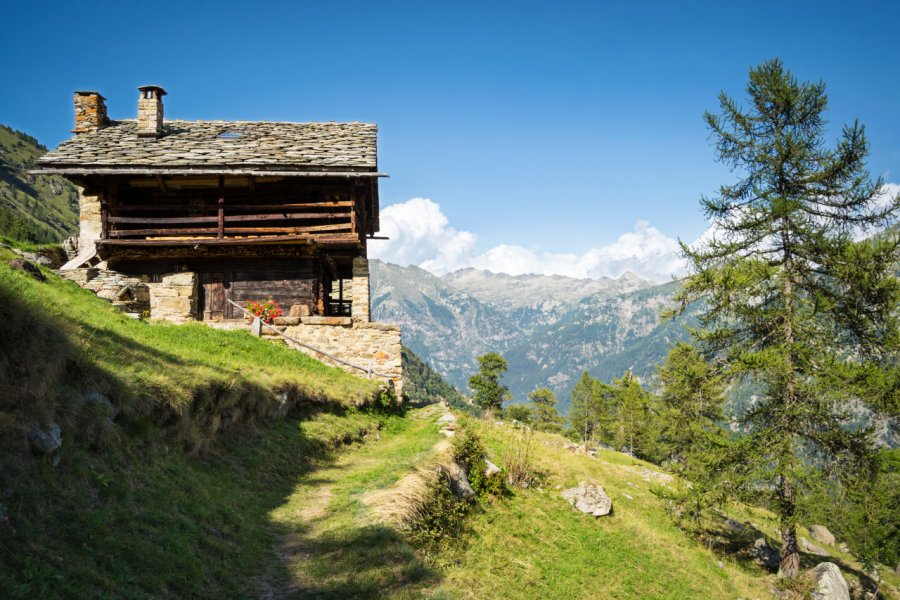 Maison typique de style Walser, à Issime, vallée d'Aoste. ueuaphoto - Shutterstock.com