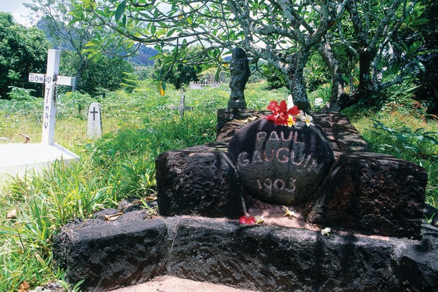 Tombe de Paul Gauguin au cimetière du Calvaire à Atuona Sylvain GRANDADAM