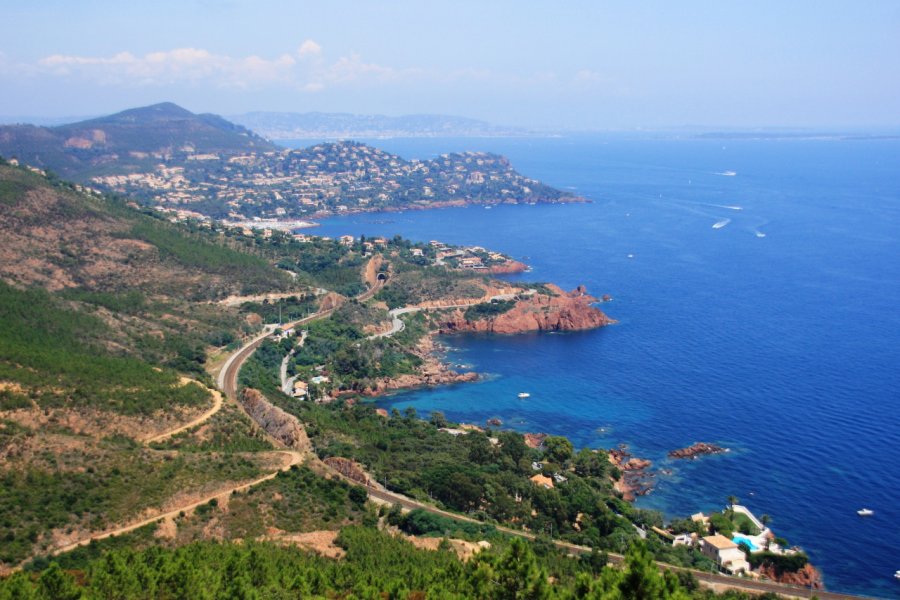 Vue aérienne de la Côte d'Azur. Pascal06 - Fotolia