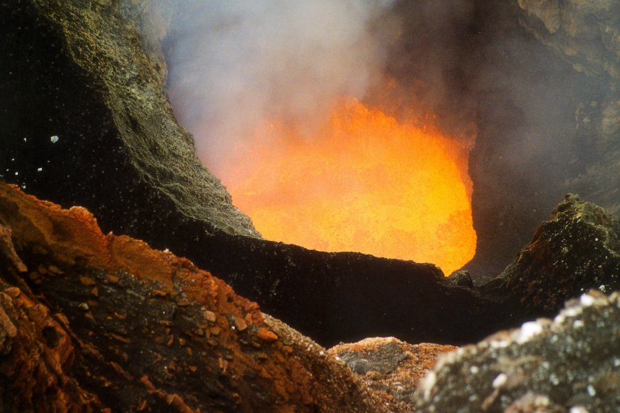 Volcan Marum, sur l'île d'Ambrym. Benoit SARASIN - Fotolia