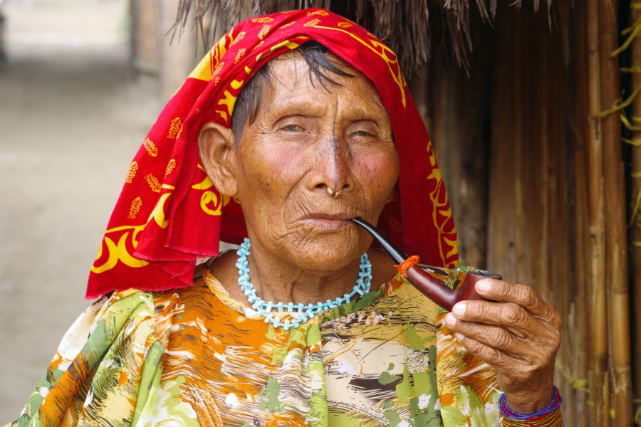 Femme de la communauté Kuna, Playón Chico. Angel DiBilio - Shutterstock.com