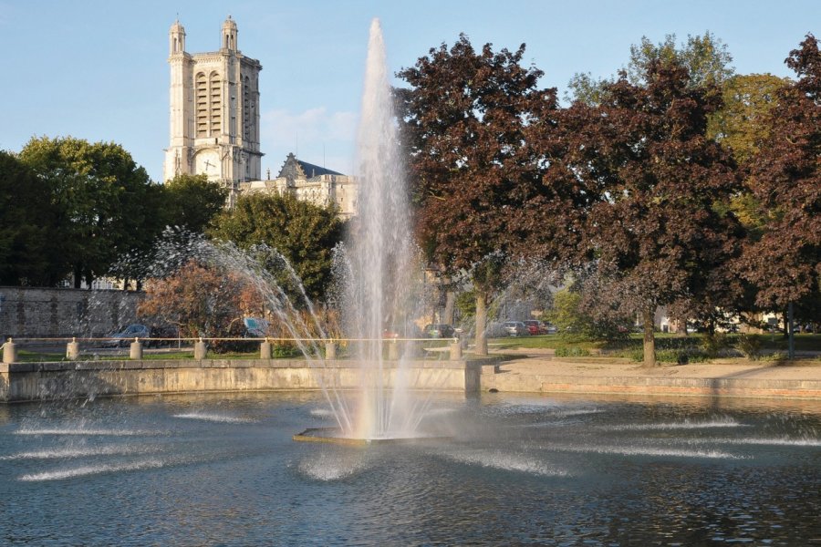 Bassin de la préfecture de l'Aube, Troyes PHOTO10 - FOTOLIA