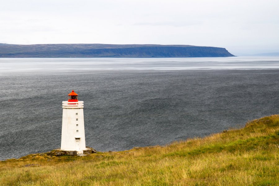 Phare sur la péninsule de Vatnes. Matteo Provendola - Shutterstock.com