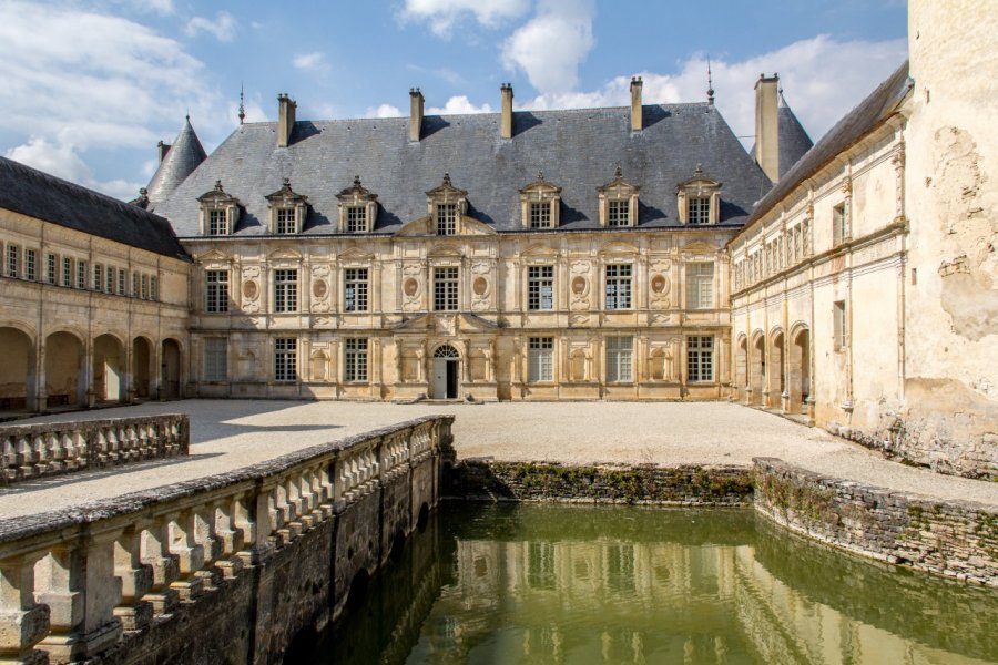 Château de Bussy-Rabutin. Philippe PATERNOLLI - Shutterstock.com