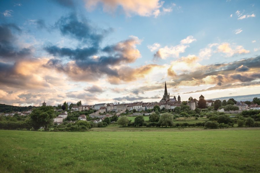 Vue générale de la ville d'Autun. Ville d'Autun