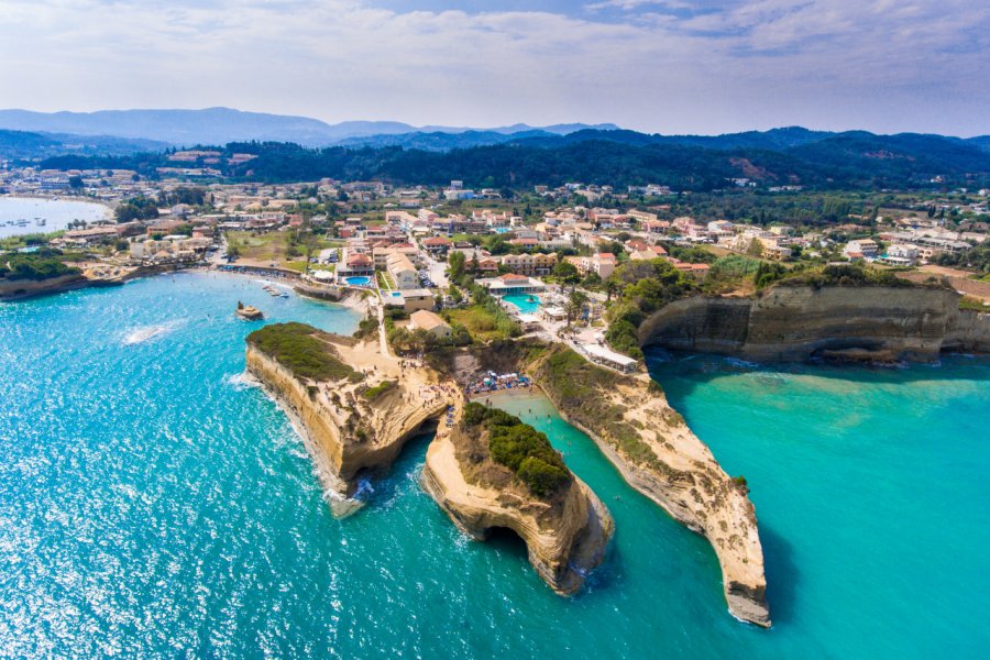 Vue sur la baie de Sidari. Calin Stan - Shutterstock.com