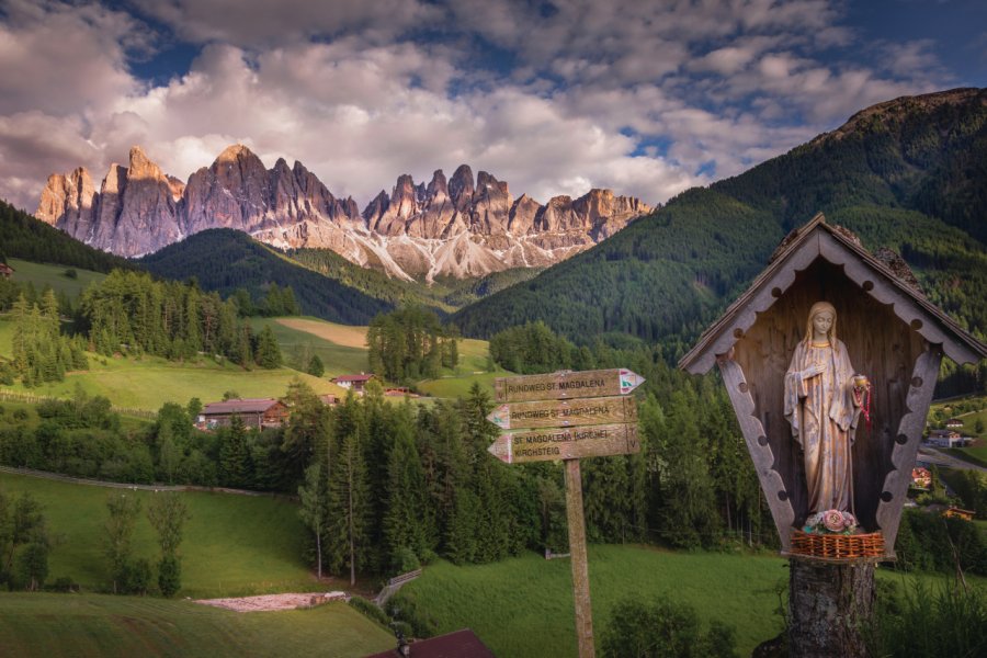 Chapelle de la Vierge dans le val di Funes, Trentin-Haut-Adige. agustavop - iStockphoto.com