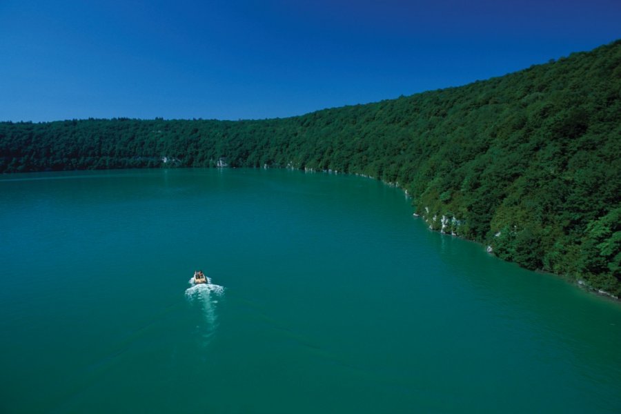 Lac jurassien (© PIERRE DELAGUÉRARD - ICONOTEC))