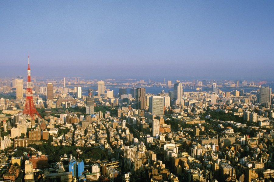 Vue de Tokyo et de la tour de Tokyo depuis la tour de Roppongi Hills. Author's Image