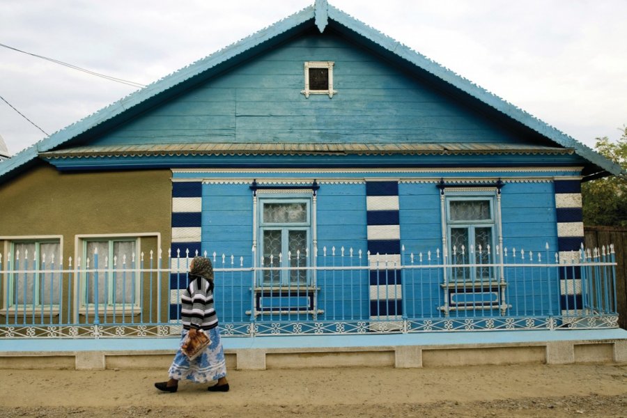 Maison traditionnelle dans un village lipovène de la Dobrogea. Alamer - Iconotec