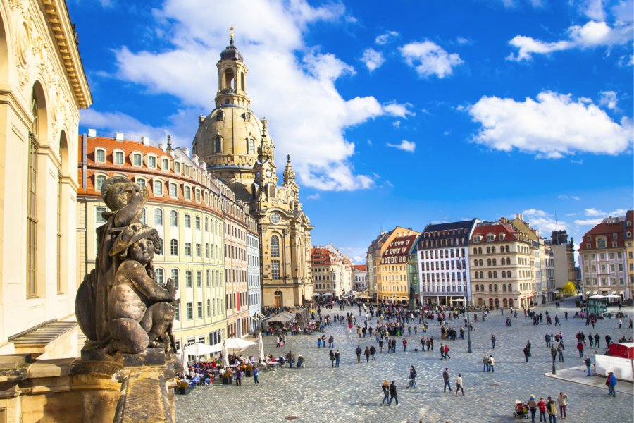 Place de l'église Frauenkirche. Leoks - Shutterstock.com