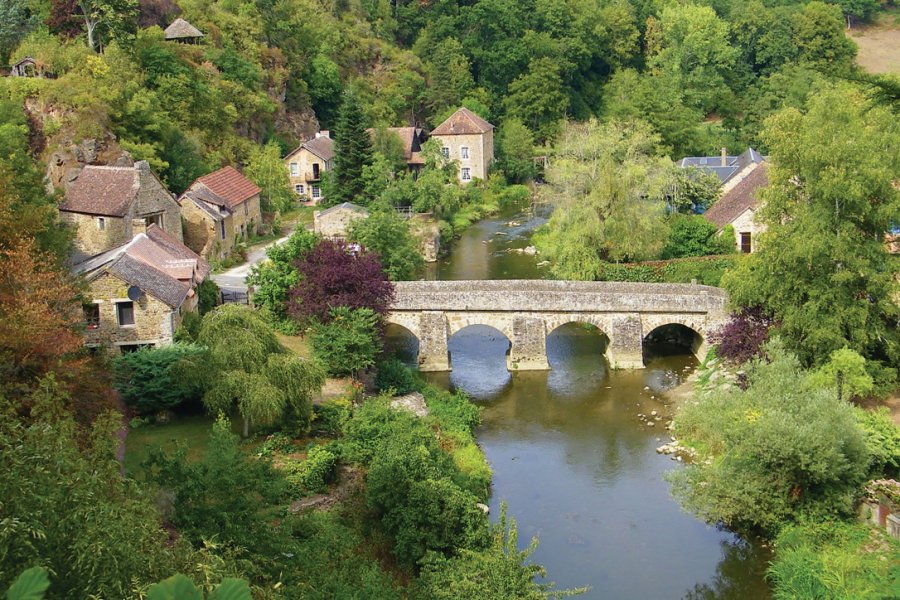 Pont sur la Sarthe, Saint-Céneri-le-Gerei. Ville du Mans